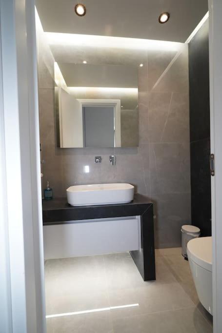 Brand New 3Br With 2 Bathrooms Marousi Apartment Atene Esterno foto